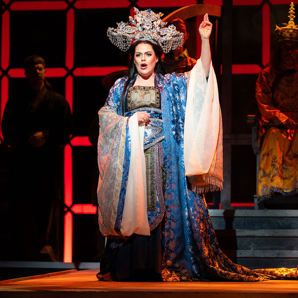 Wendy Bryn Harmer as the title role in Puccini's Turandot, photo by Andrew Schwartz