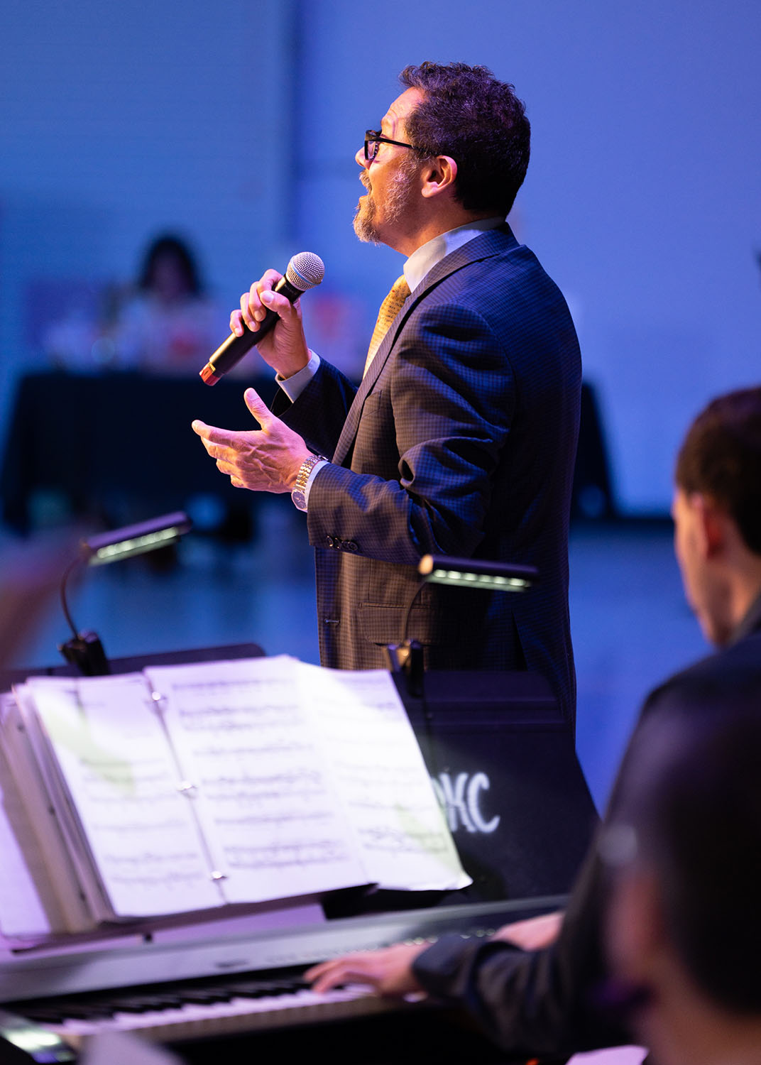 Tenor Genaro Méndez performing at the Latinx Artists Market, photo by Andrew Schwartz